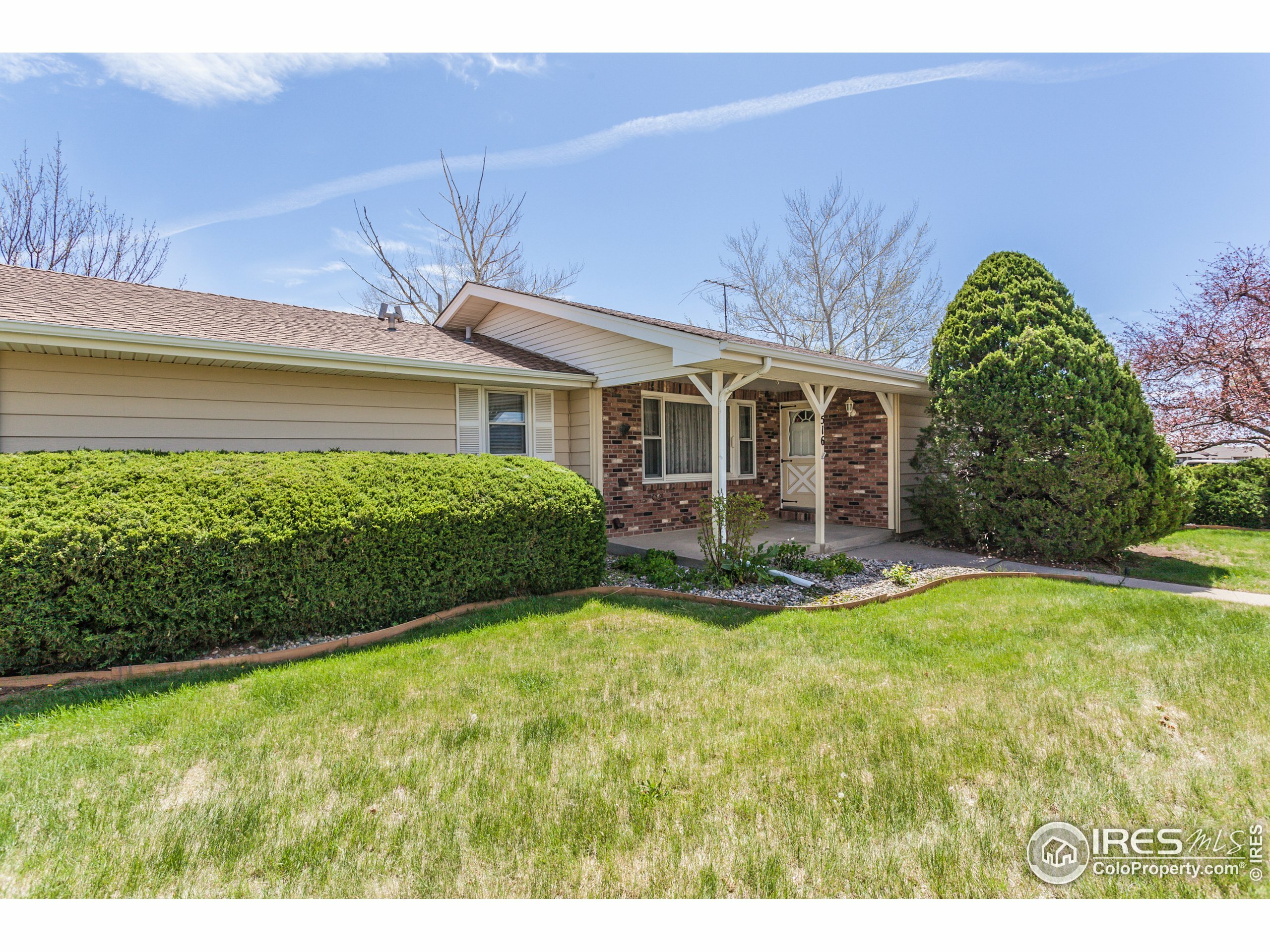 Property Photo: 516 Sunnyslope Pl CO 80537