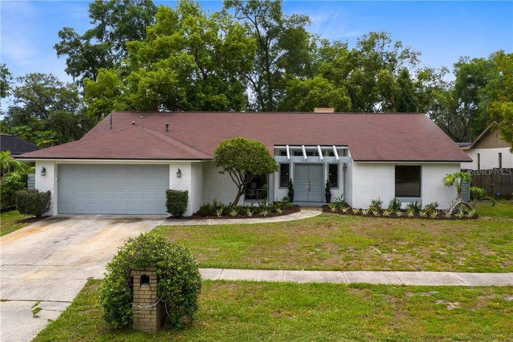 Property Photo: 831 Maraval Court FL 32750
