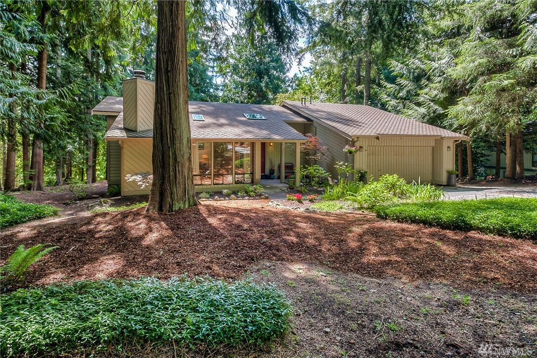 Property Photo:  25111 SE Mirrormont Place  WA 98027 