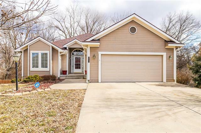 Property Photo:  715 Crabapple Lane  MO 64068 