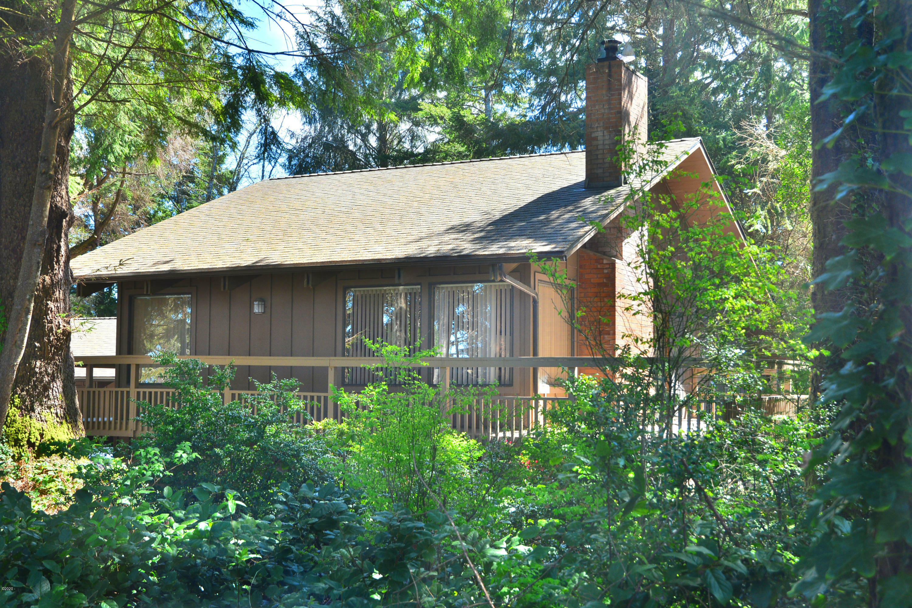 Property Photo:  135 E Bay Point Road  OR 97388 