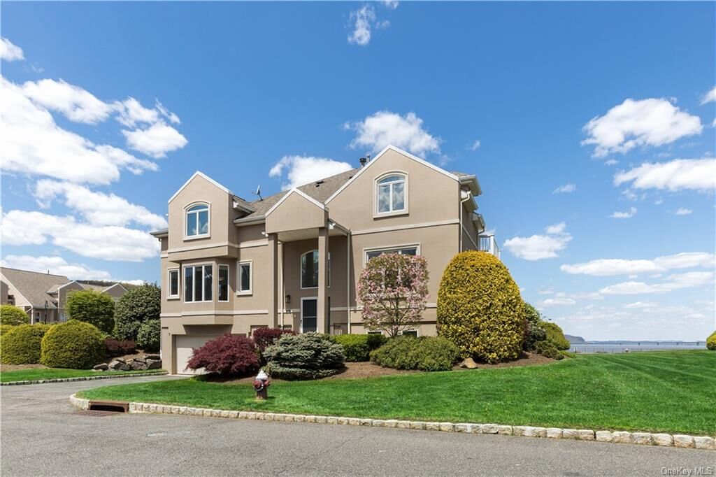 Property Photo: 213 Erie Court NY 10968