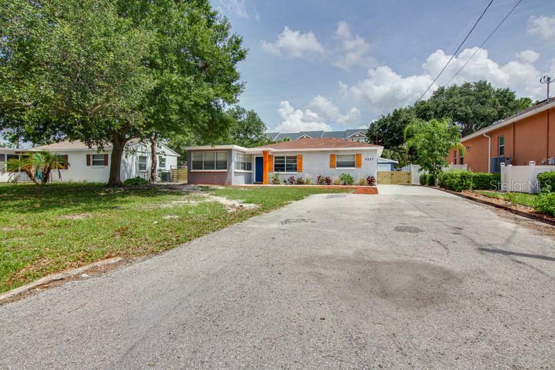 Property Photo:  3027 W Napoleon Avenue  FL 33611 