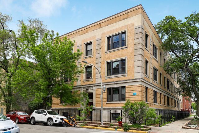 Property Photo:  900 W Dakin Street 3  IL 60613 