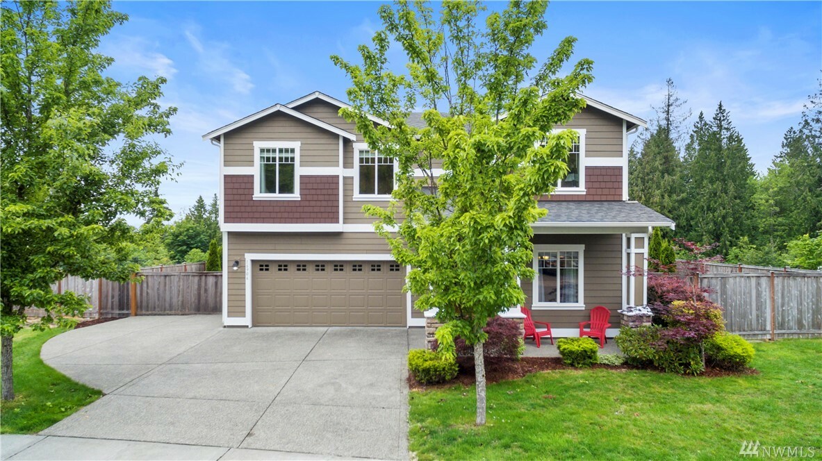 Property Photo:  16906 W Hill Dr E  WA 98391 