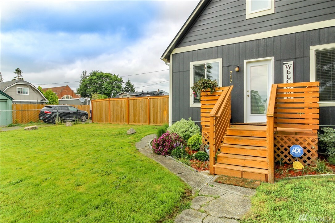 Property Photo:  717 S 58th St  WA 98408 