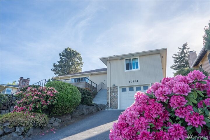 Property Photo:  10861 Auburn Ave S  WA 98178 