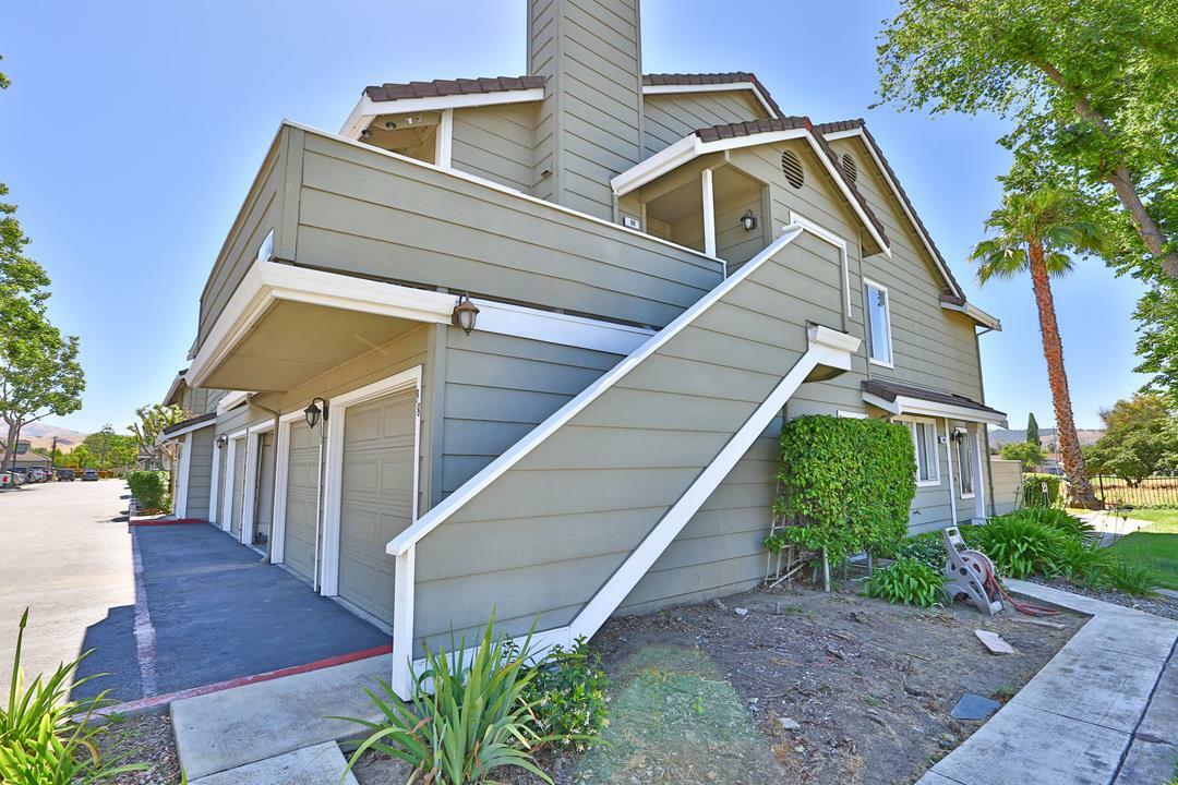 Property Photo:  98 Cherry Ridge Lane  CA 95136 