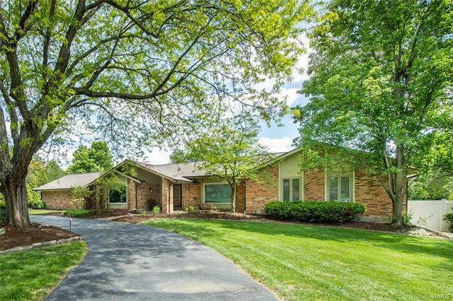 Property Photo: 212 Runnymede Drive 63141