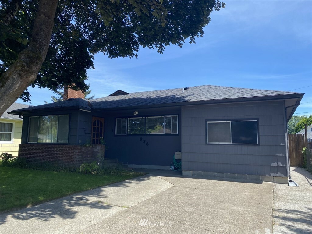 Property Photo:  636 28th Avenue  WA 98632 