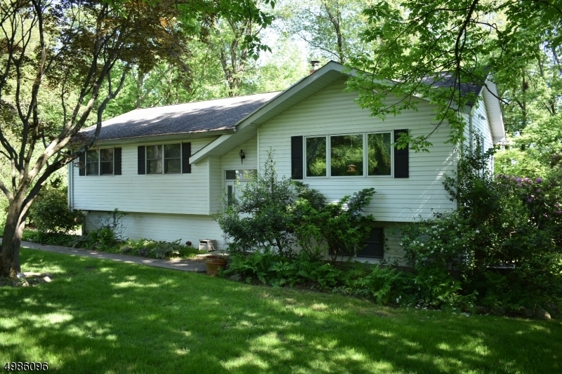 Property Photo:  7 Warwick Rd  NJ 07035 