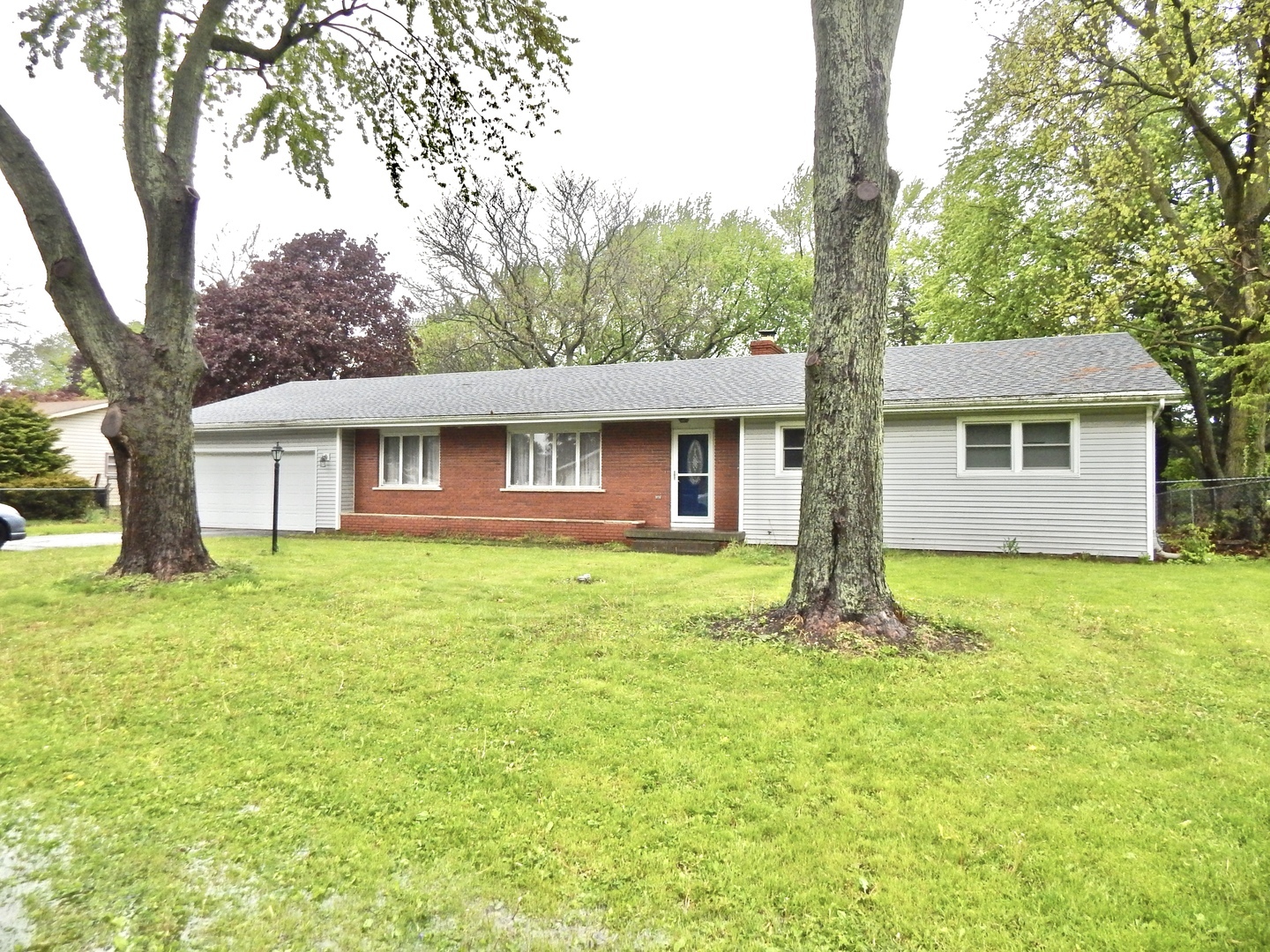 Property Photo:  1197 West Lotus Lane  IL 60901 