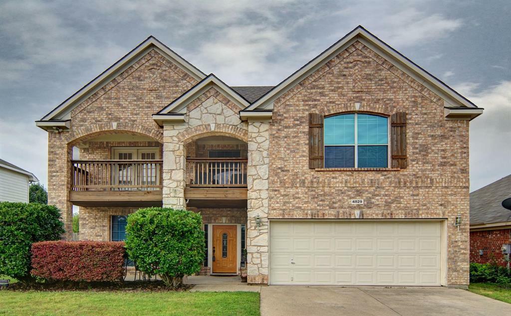 Photo de la propriété:  4829 Summer Oaks Lane  TX 76123 