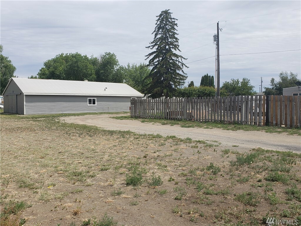 Property Photo:  106 N Washington Wy  WA 98824 