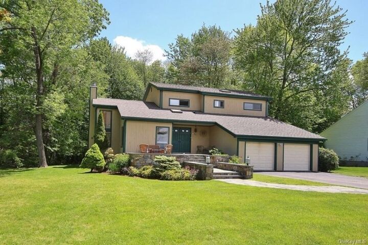 30 McCarthy Drive  Ossining NY 10562 photo