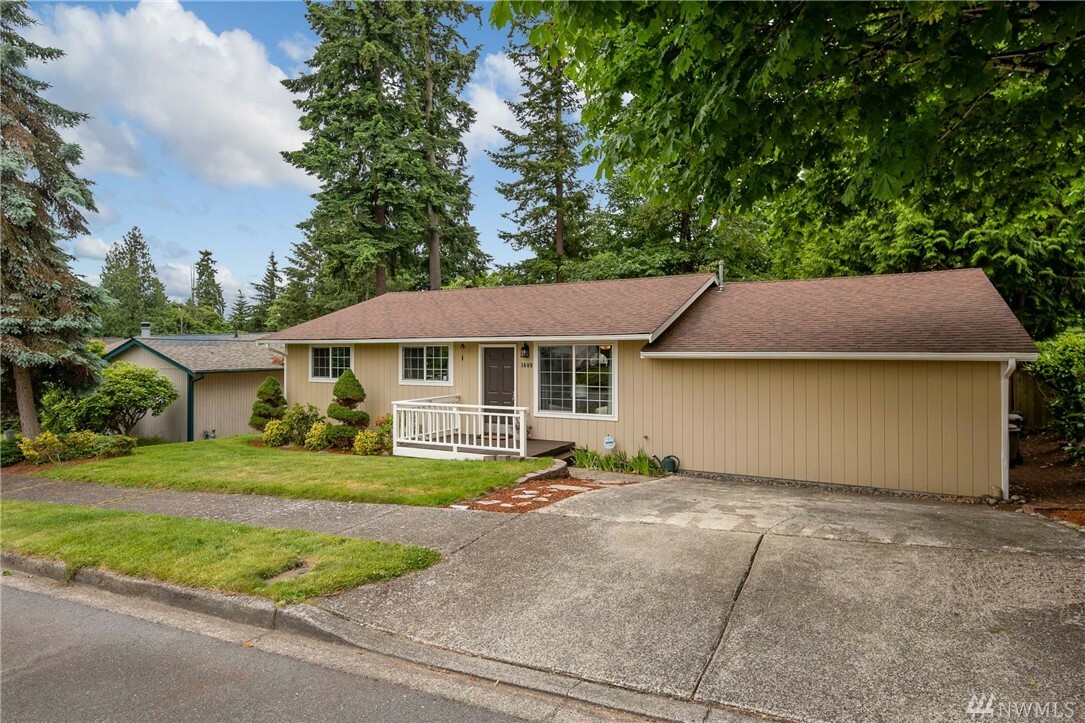 Property Photo:  1609 Shelton Ave NE  WA 98056 