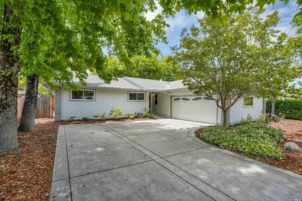 Property Photo:  2519 Canterbury Drive  CA 95405 