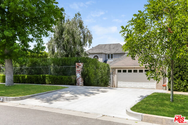 Property Photo:  13829 Valley Vista Blvd  CA 91423 