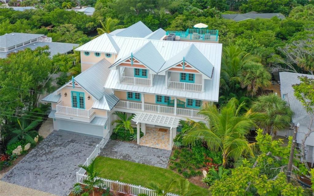 Property Photo: 211 Gladiolus Street FL 34216