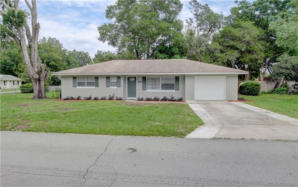 Property Photo: 111 Haselton Street FL 32726