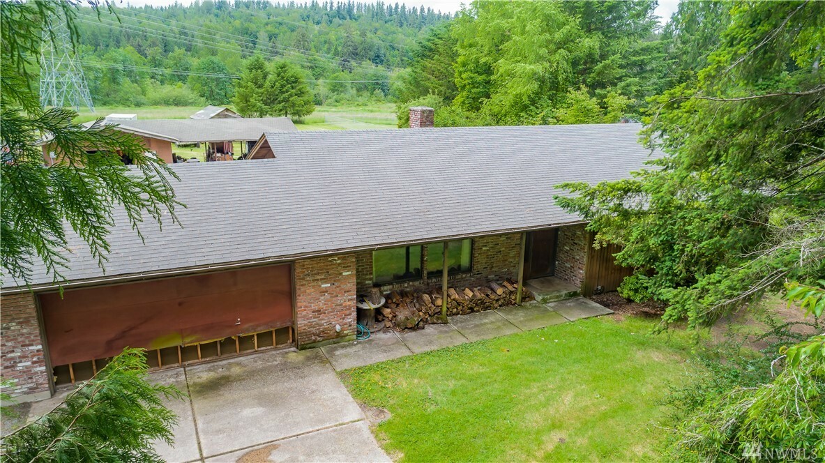 Property Photo: 16523 Issaquah-Hobart Rd SE WA 98027