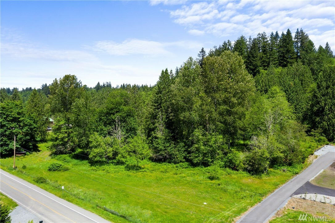 Property Photo:  3 147th Ave SE  WA 98290 