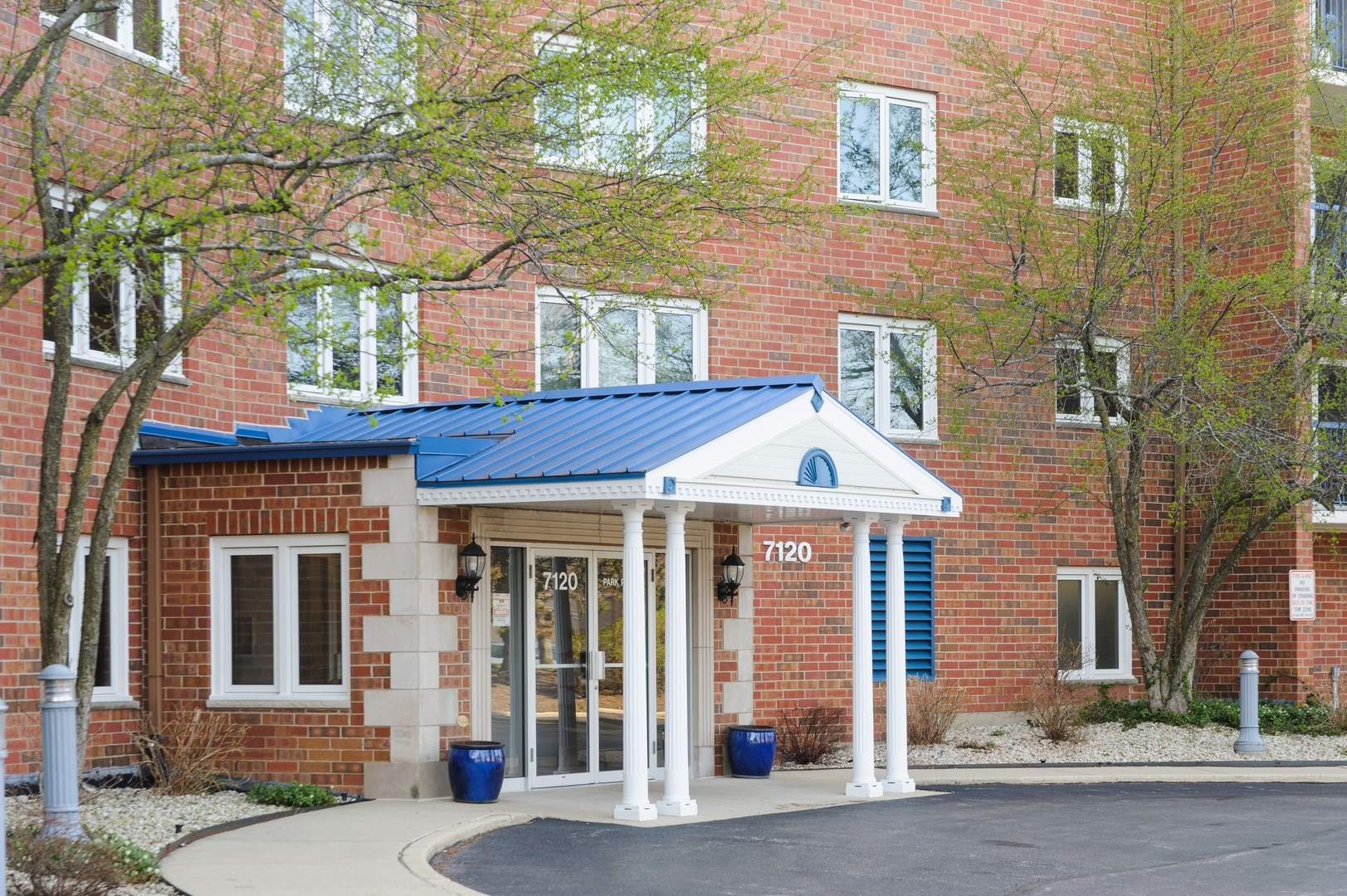 Property Photo: 7120 North Milwaukee Avenue 206 IL 60714