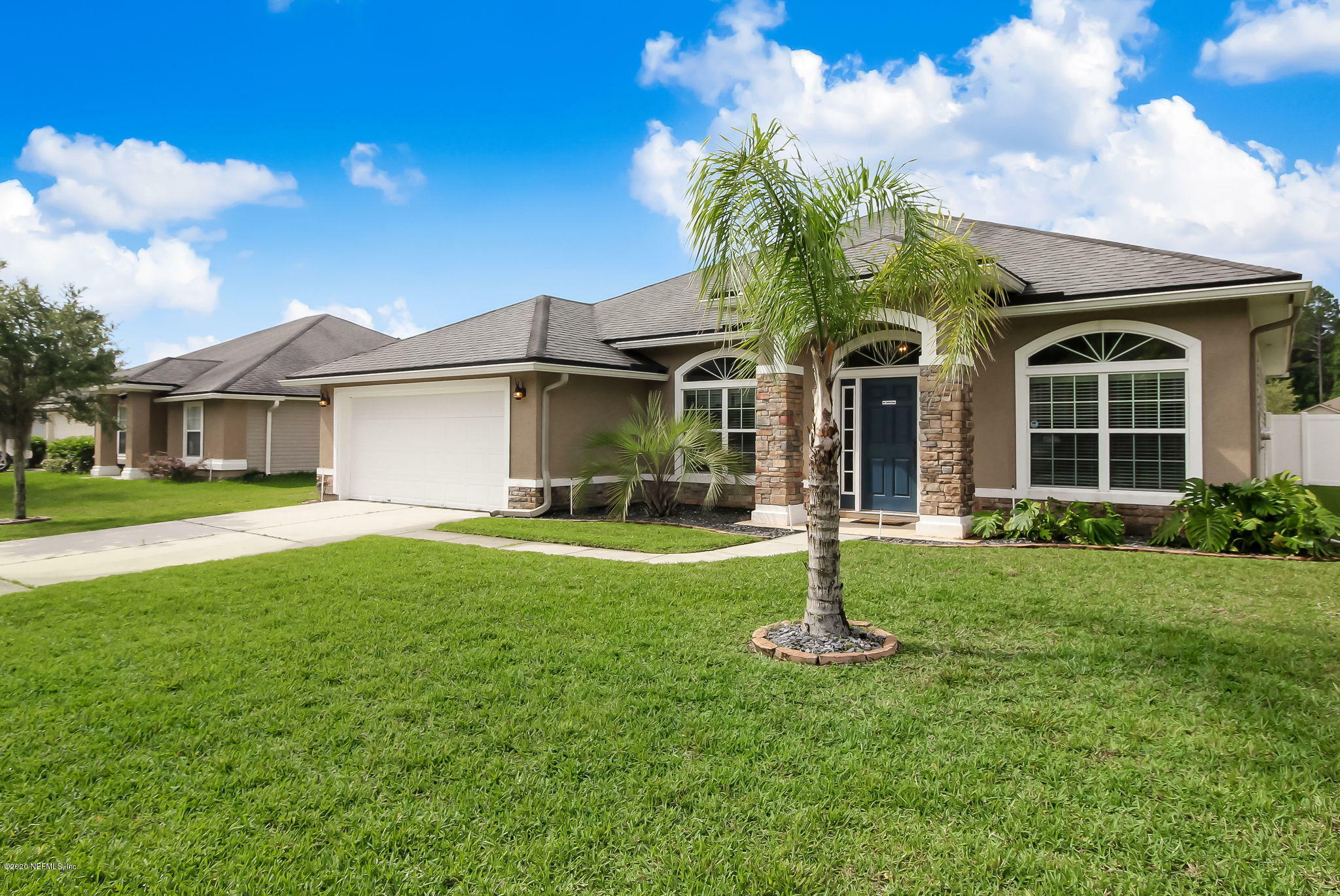 Property Photo: 332 Sanwick Drive FL 32218