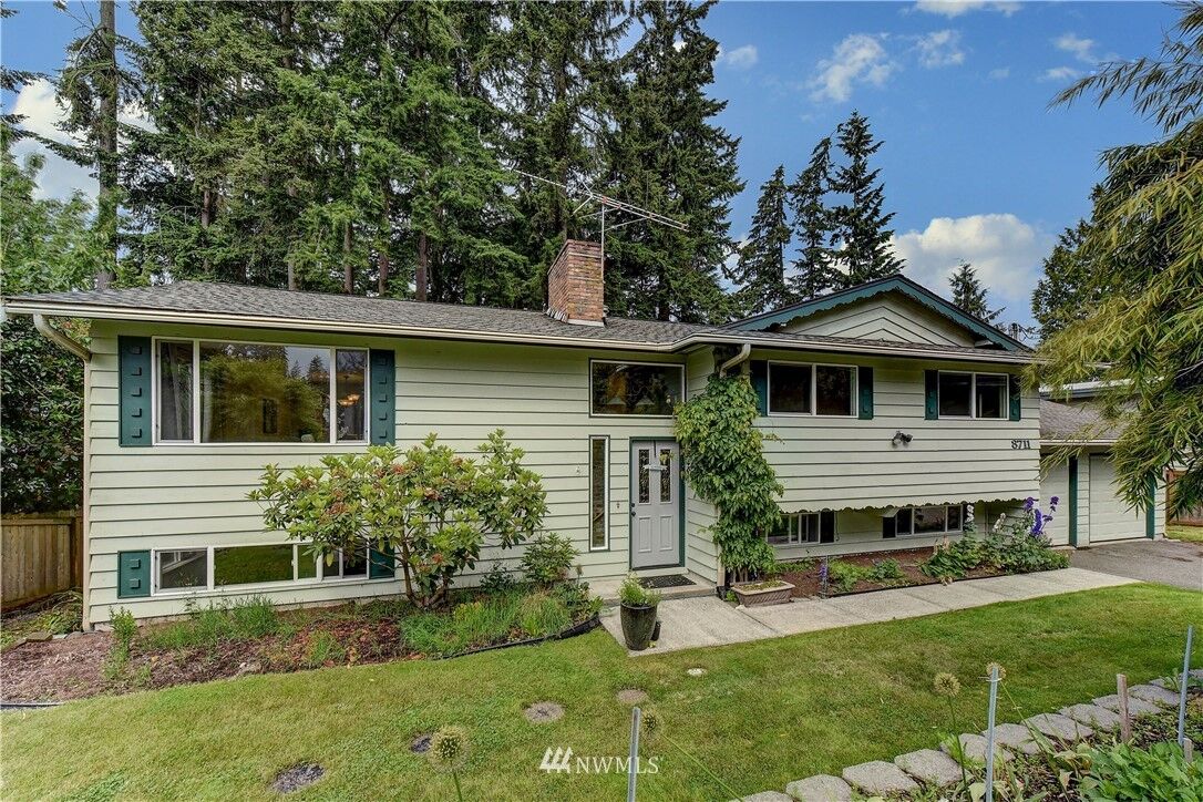 Property Photo:  8711  202nd Street SW  WA 98026 
