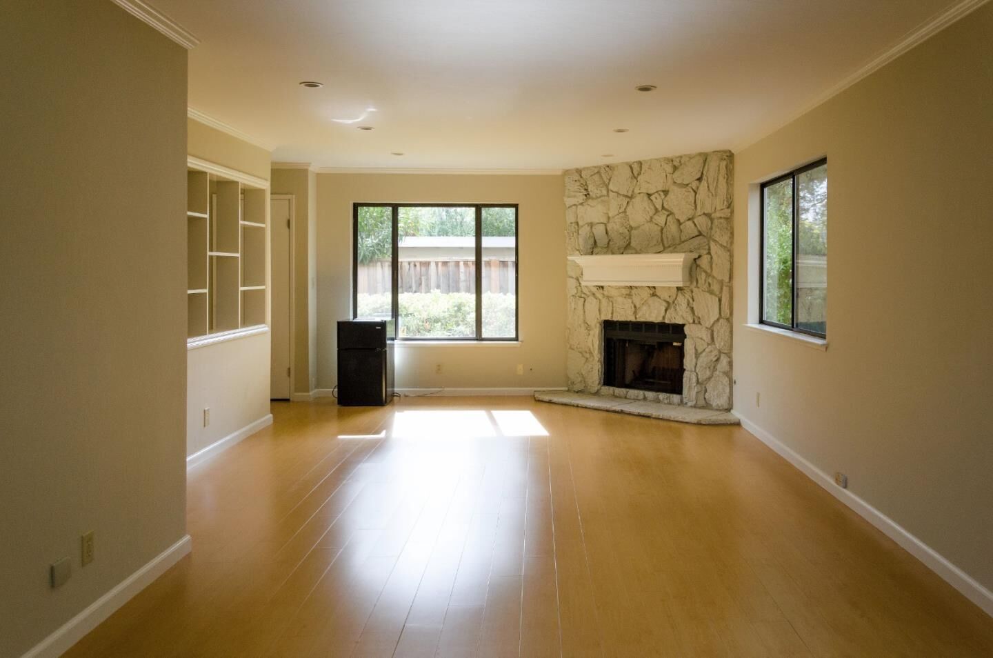 Property Photo:  724 Roble Avenue  CA 94025 