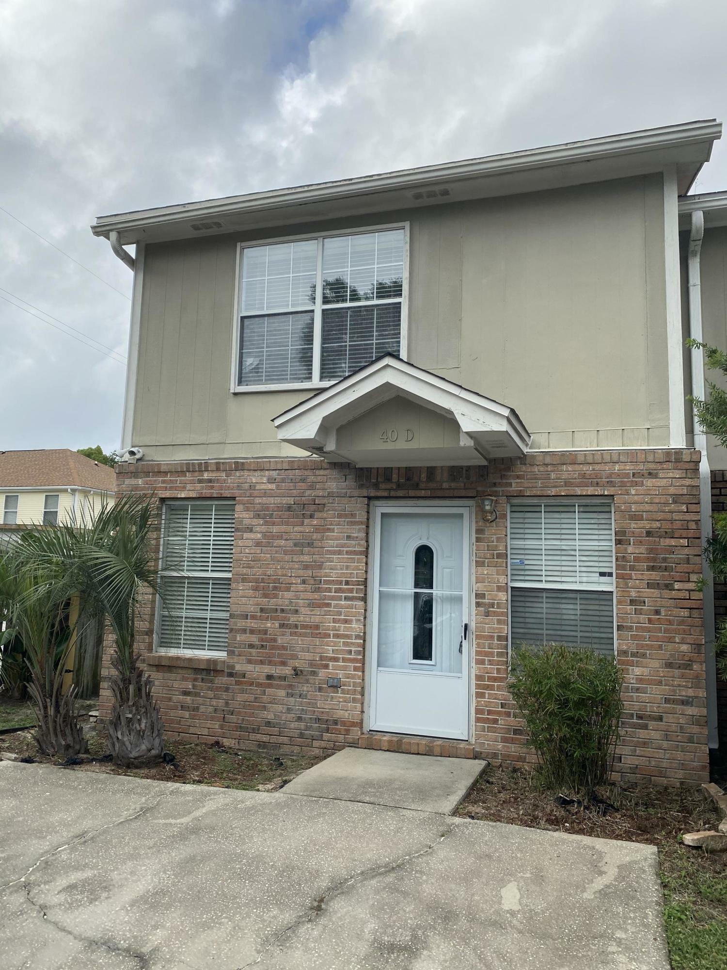 Property Photo:  40 Park Circle Unit D  FL 32548 