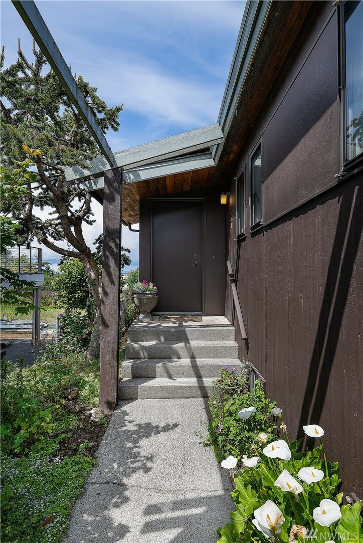 Property Photo:  3323 Frater Ave SW  WA 98116 