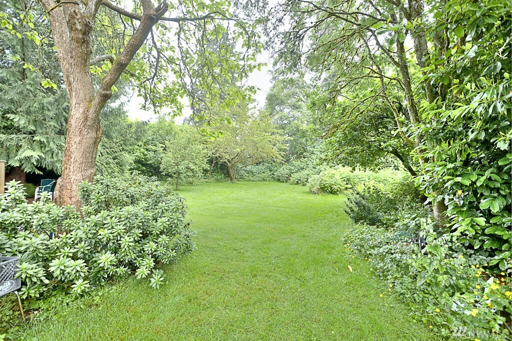 Property Photo:  1325 N 192 St  WA 98133 