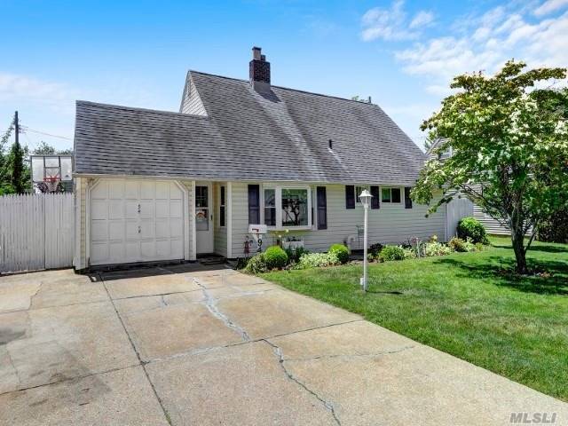 Property Photo:  94 Sycamore Lane  NY 11756 