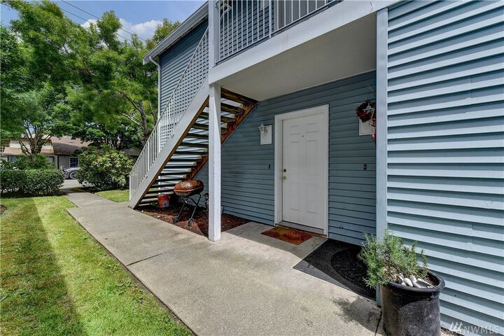 Property Photo:  305 6th St  WA 98290 