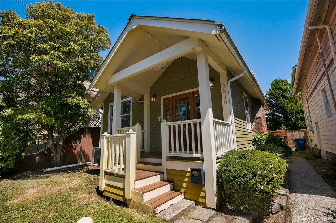 Property Photo: 3810 Woodlawn Avenue N WA 98103