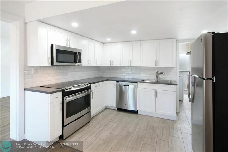 Property Photo:  326 Sunshine Dr 326  FL 33066 