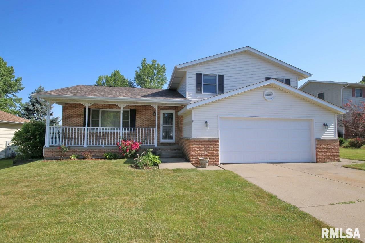 Property Photo:  8 E Yorktown  IL 61571 