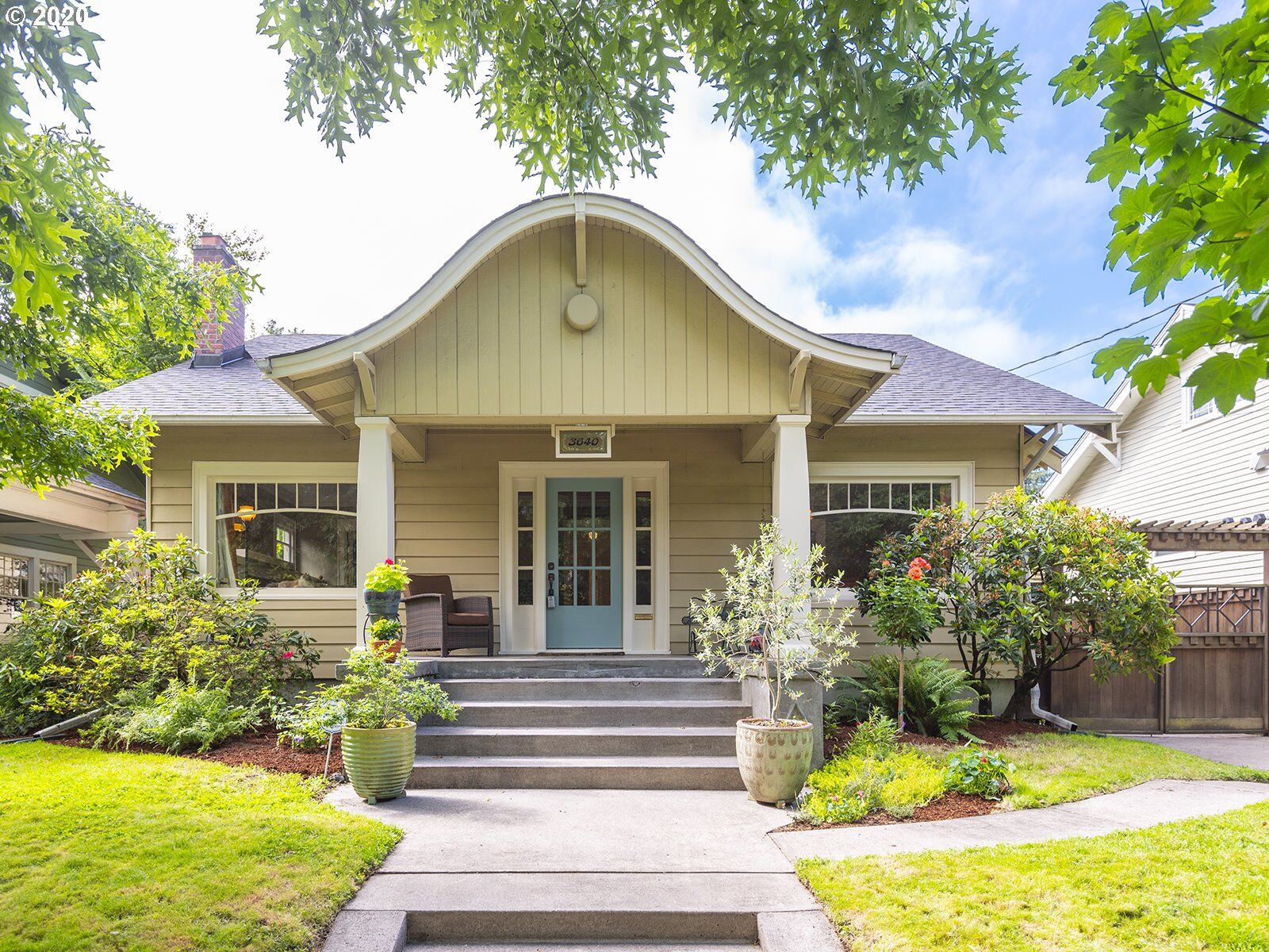 Property Photo:  3640 NE Couch St  OR 97232 