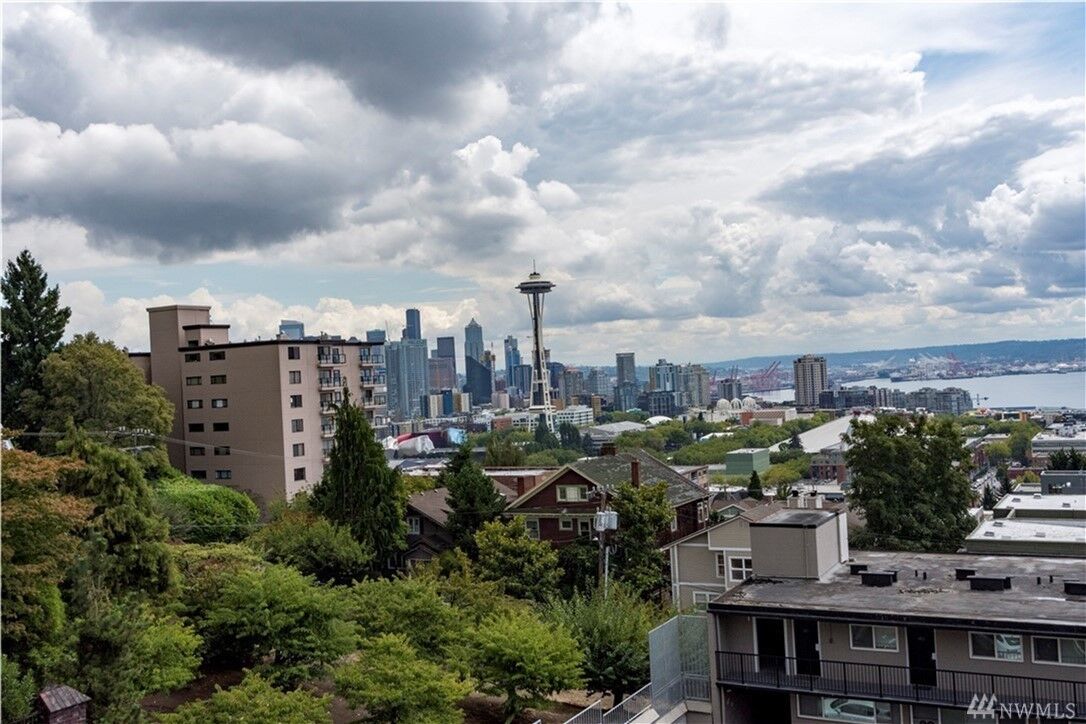 Property Photo:  7  Highland Drive 303  WA 98109 
