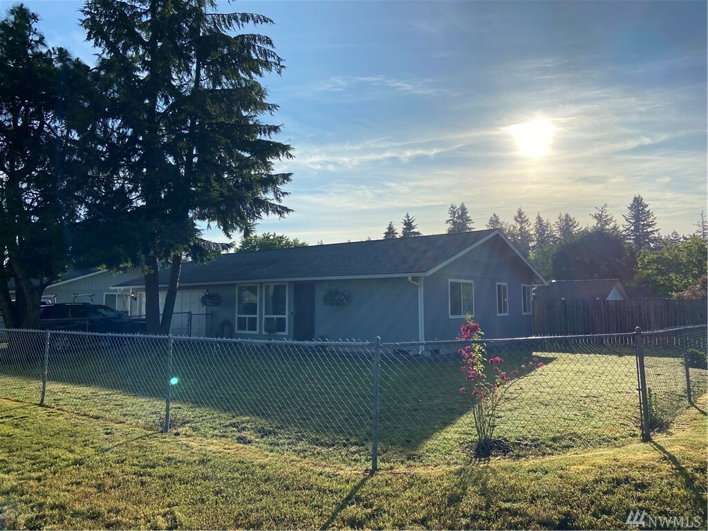 Property Photo:  16817 9th Ave E  WA 98387 