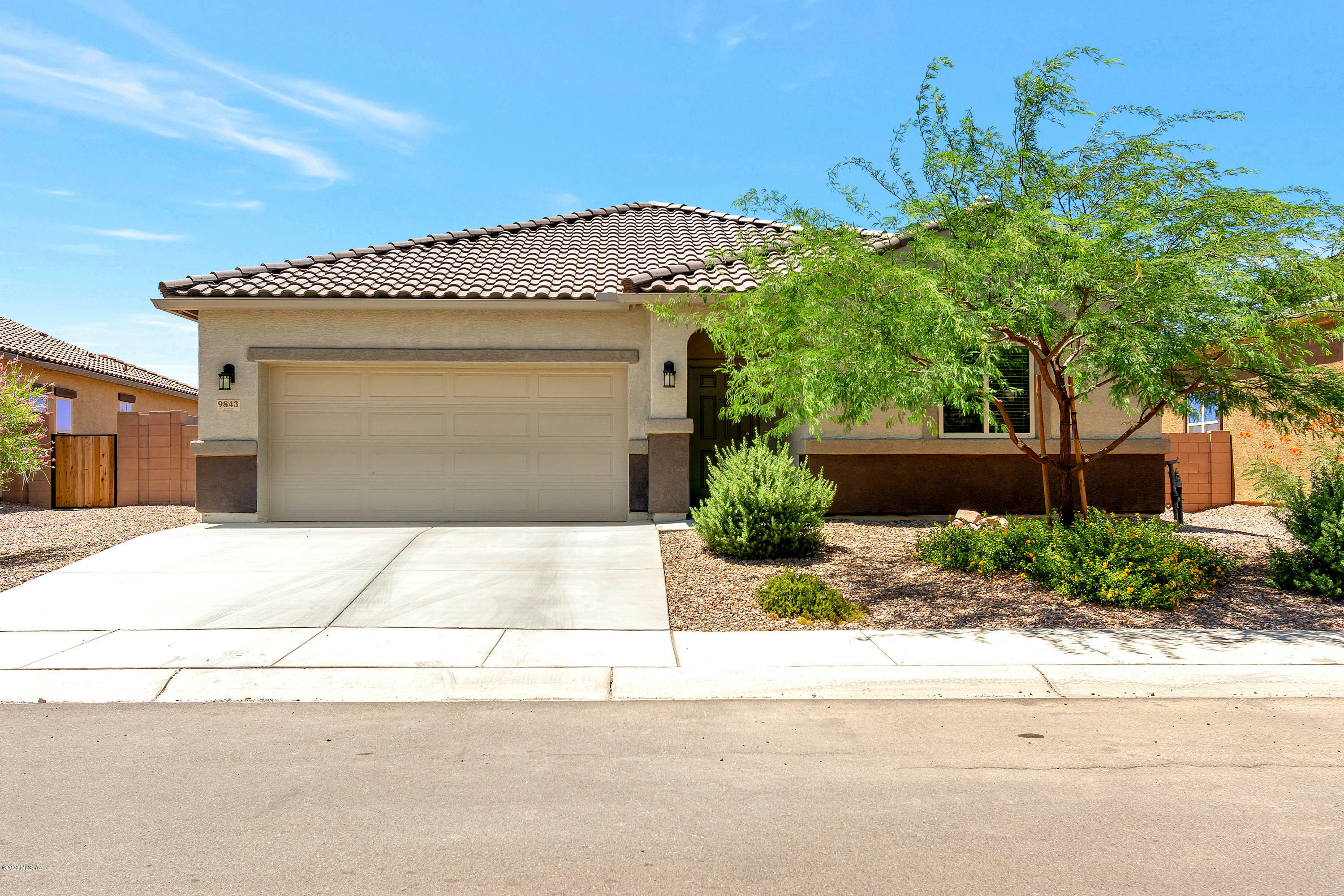 Property Photo:  9843 N Howling Wolf Road  AZ 85653 