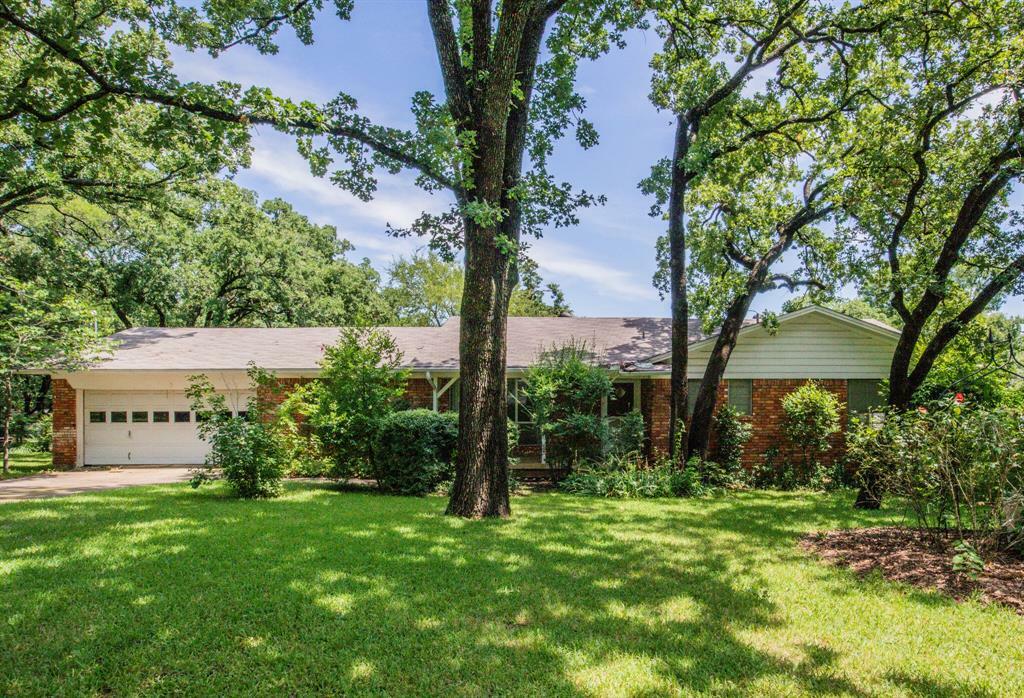 Property Photo: 1115 Brightwood Terrace TX 76209