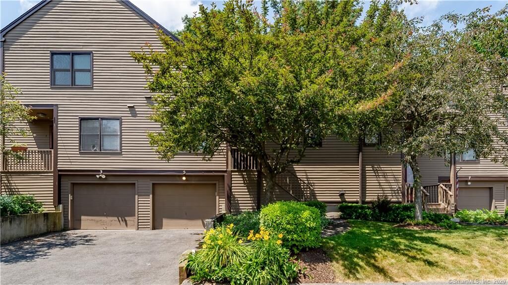 Property Photo:  5 Sterling Place 5  CT 06468 