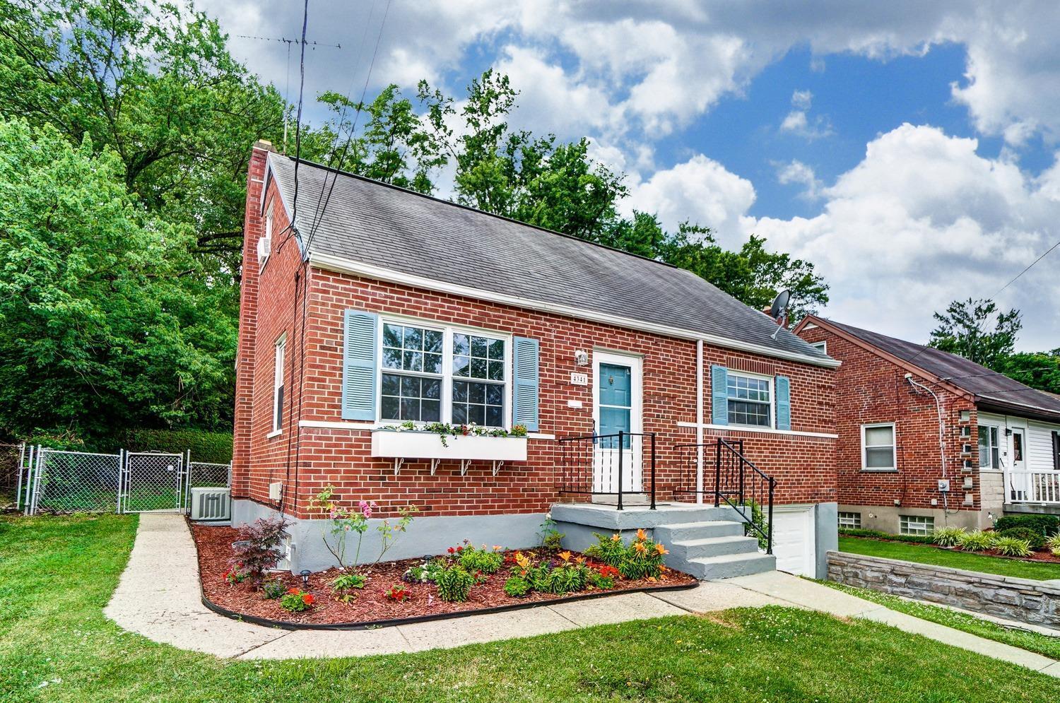 Property Photo: 4341 Dalehurst Dr OH 45211