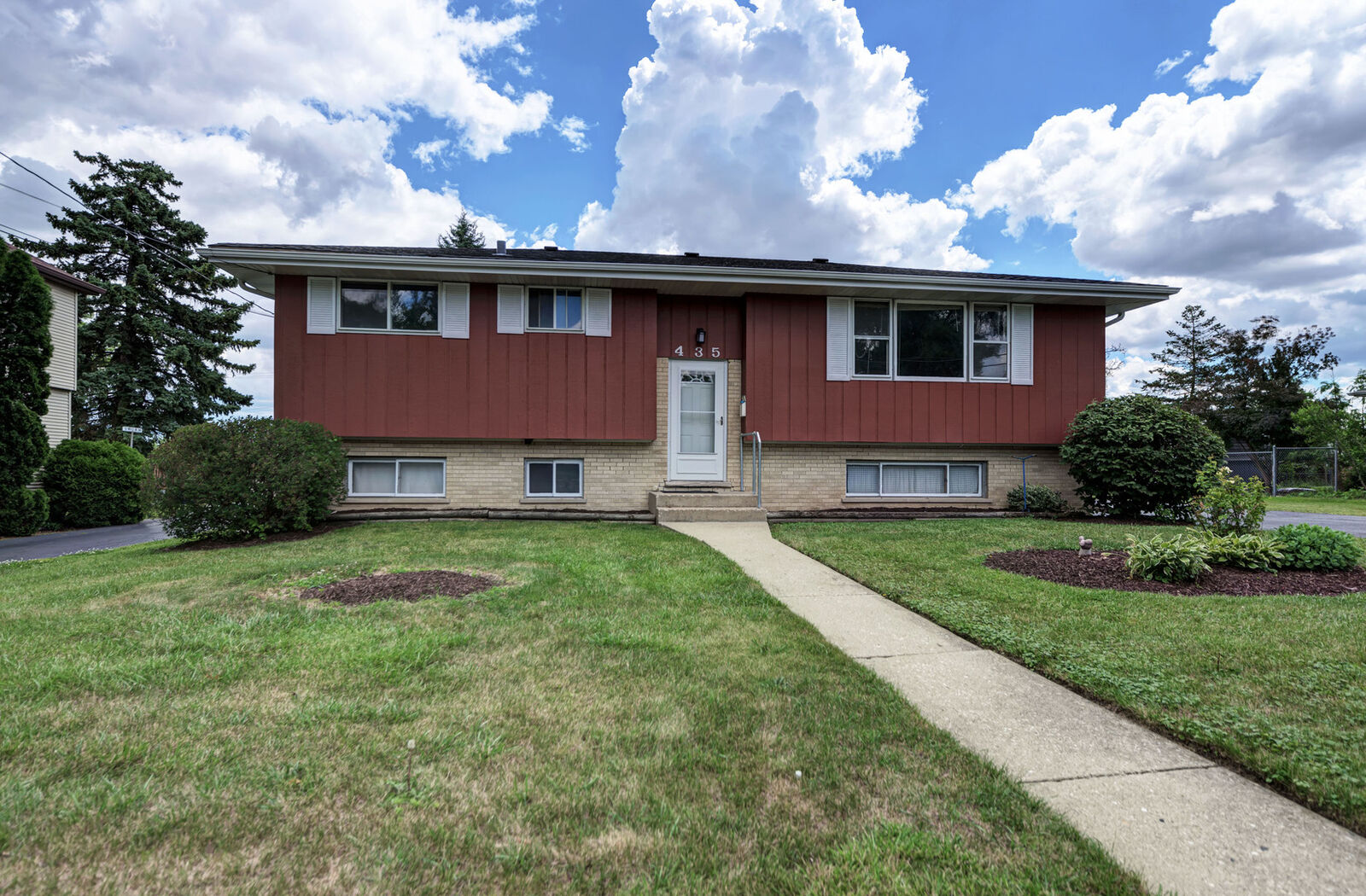 Property Photo: 435 South Lincoln Street IL 60101
