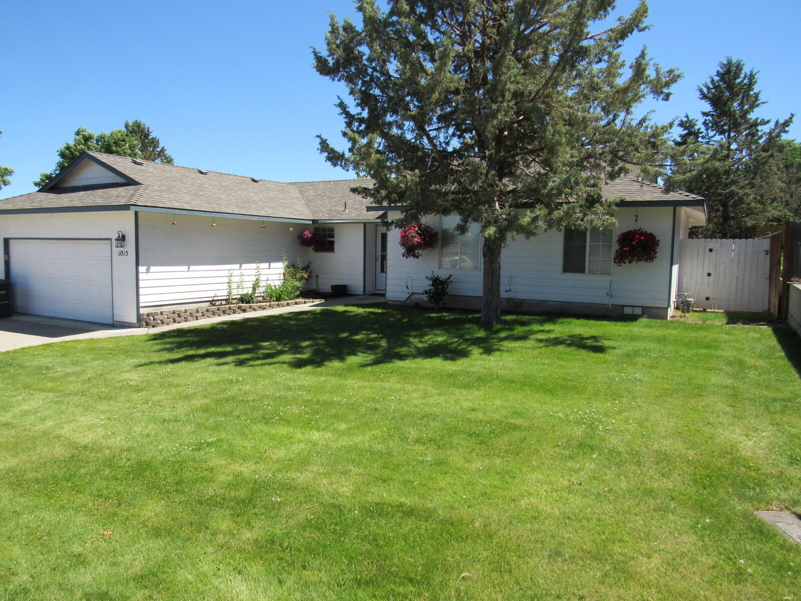 Property Photo: 1015 SW Kenwood Drive OR 97741