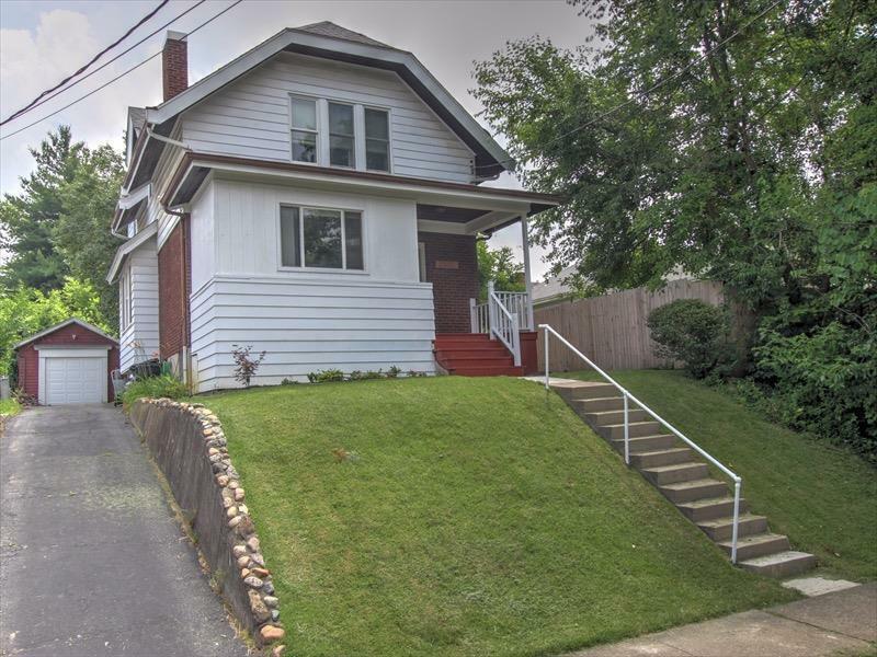 Property Photo: 2417 Lysle Ln OH 45212