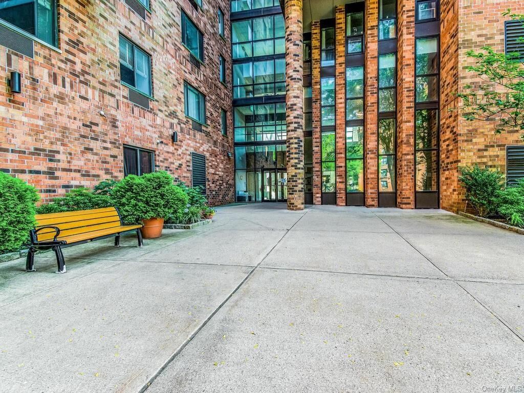 Property Photo:  50 Columbus Avenue 1005  NY 10707 