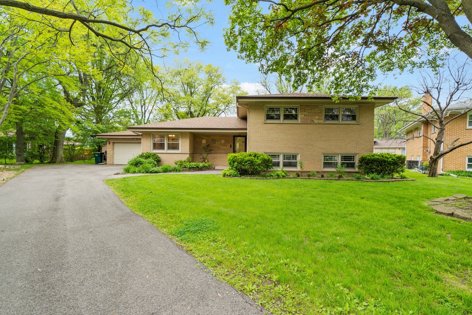 Property Photo:  825 Lacrosse Court  IL 60091 